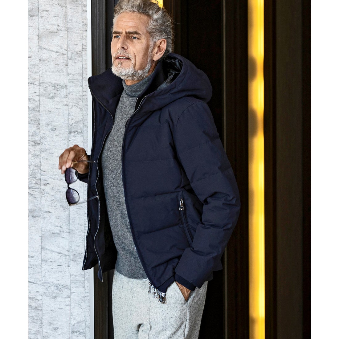 AKM Contemporary スタンドネック レイヤード ダウンジャケット(保温性