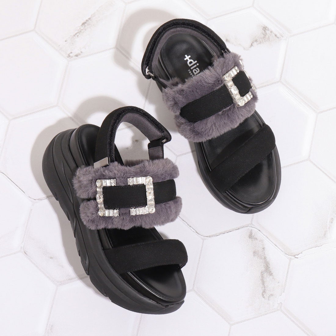 プラスダイアナ ＋diana ビジューバックル付き フットベットサンダル