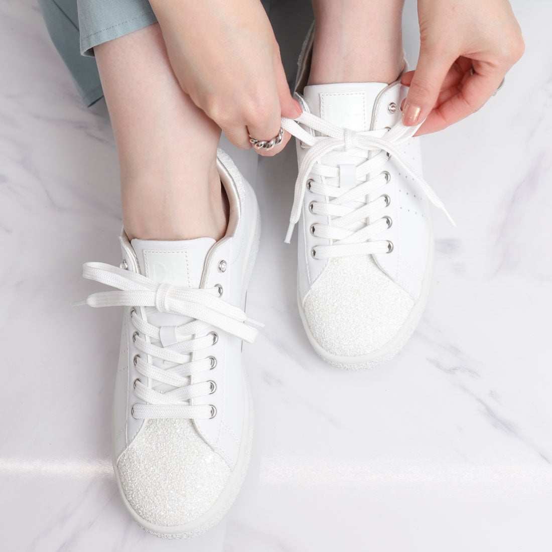 ＋diana プラスダイアナ +diana ビジュー付きグリッタースニーカー