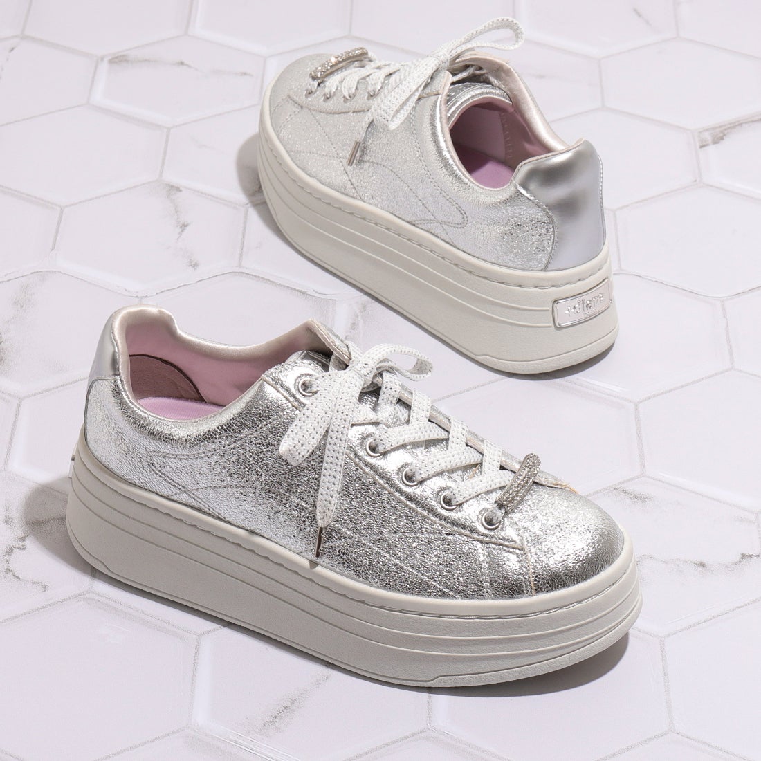 プラスダイアナ ＋diana 厚底プラットフォームスニーカー （シルバー箔