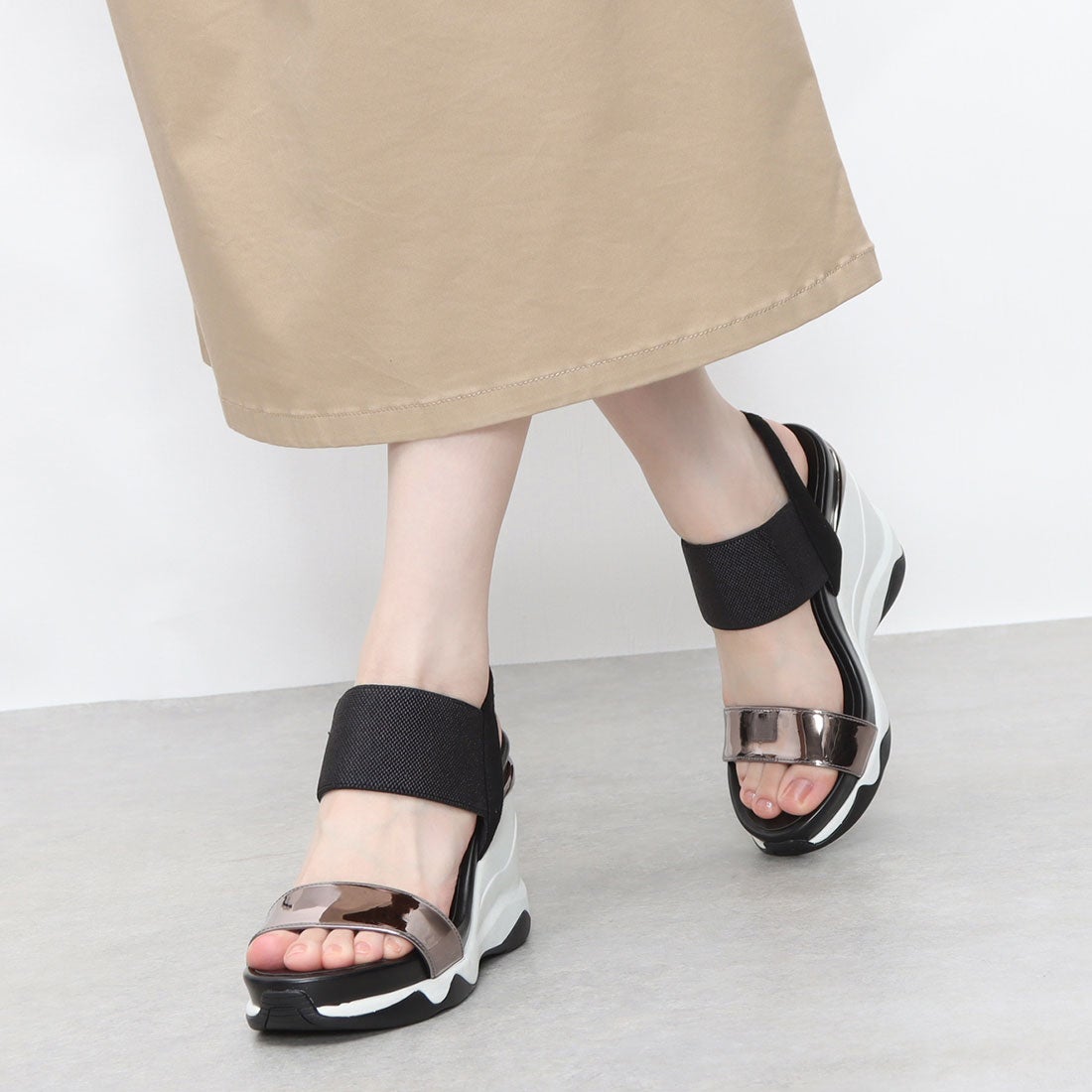 プラスダイアナ ＋diana ハイウェッジ メタリックサンダル （ゴールド