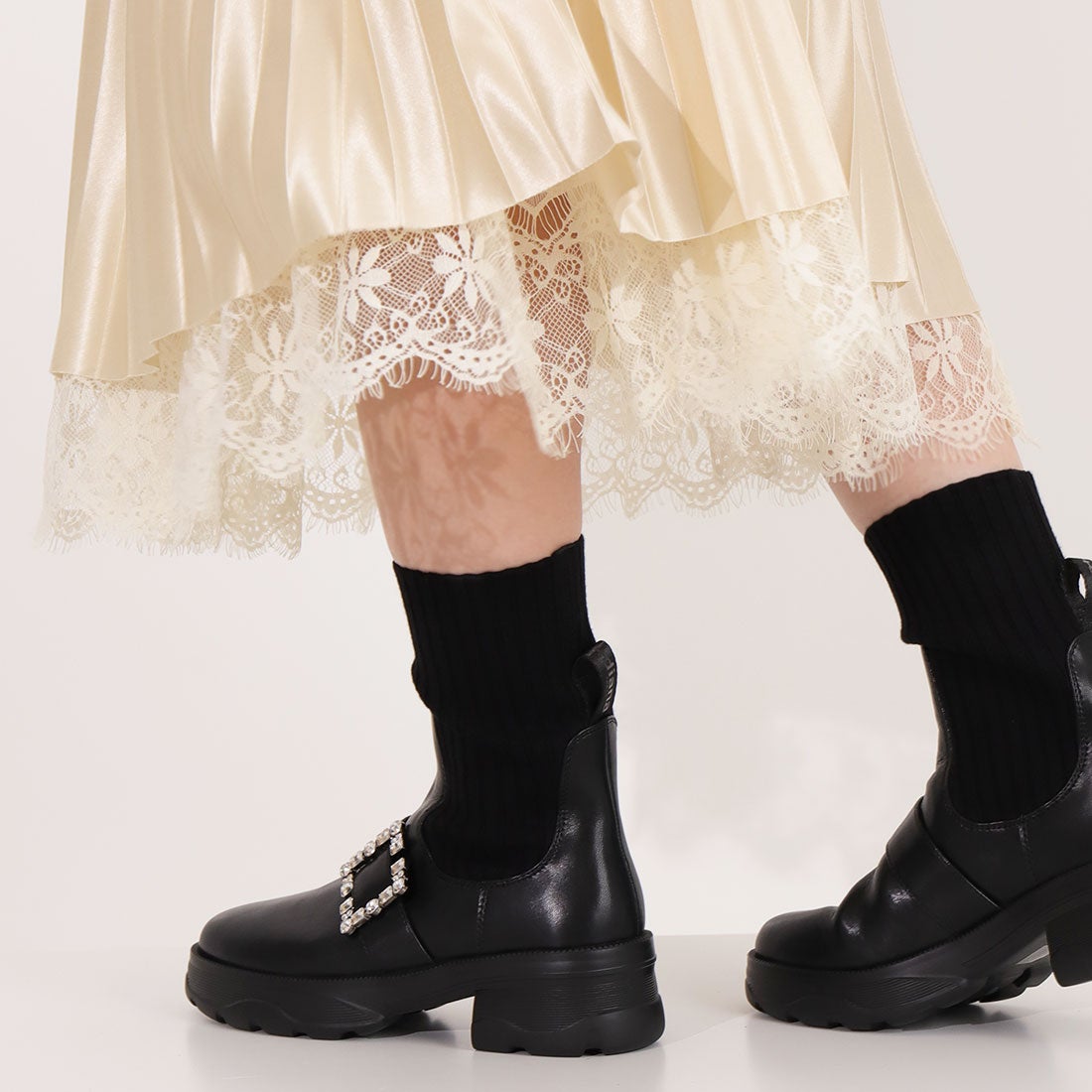 プラスダイアナ ＋diana リブニットショートブーツ （黒人工スムース