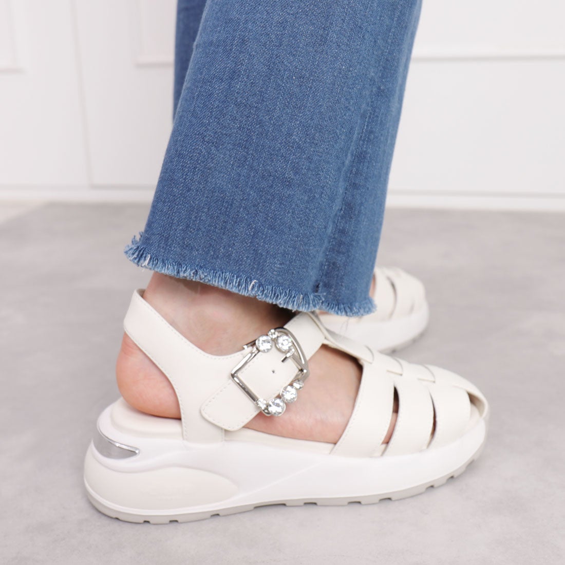 プラスダイアナ ＋diana グルカスポーツサンダル （白人工スムース