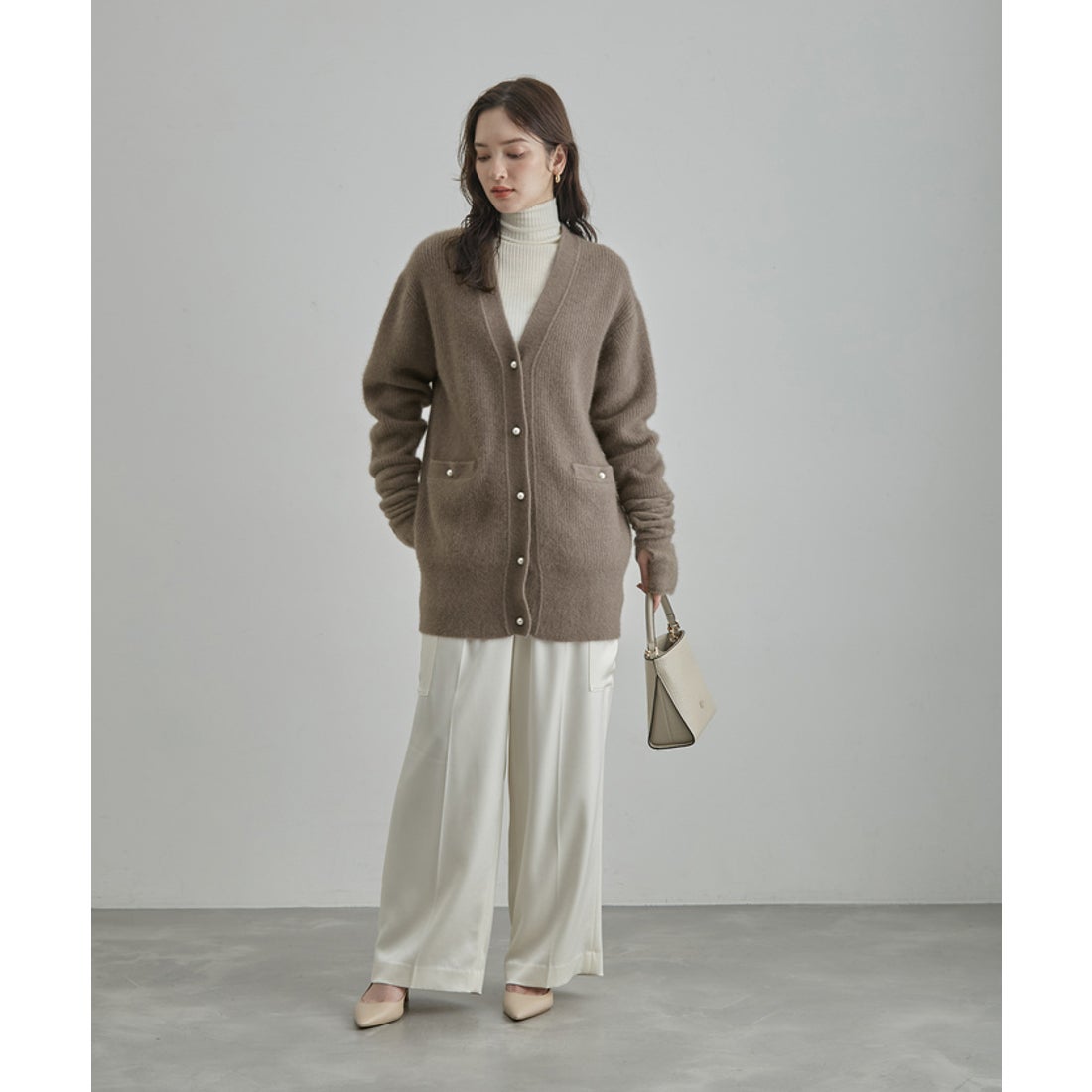 ロペ ROPE' フォックスウール片畦パールボタンカーディガン （ベージュ