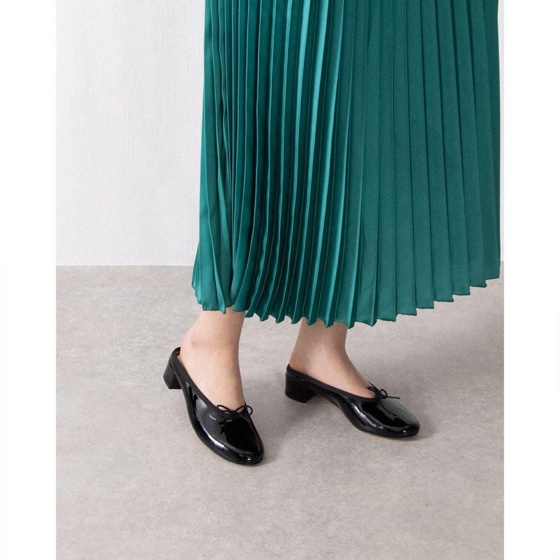 Repetto レペット repetto CAMILLE MULE （レッド） - ファッション