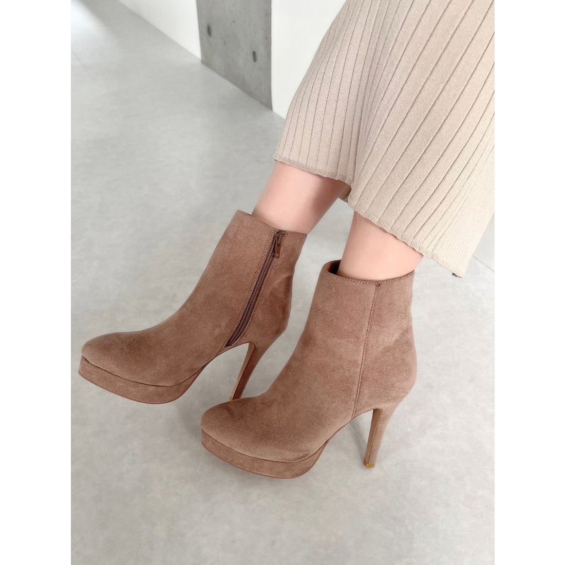 RESEXXY フェイクスウェードショートブーツ（ベージュ） -ファッション