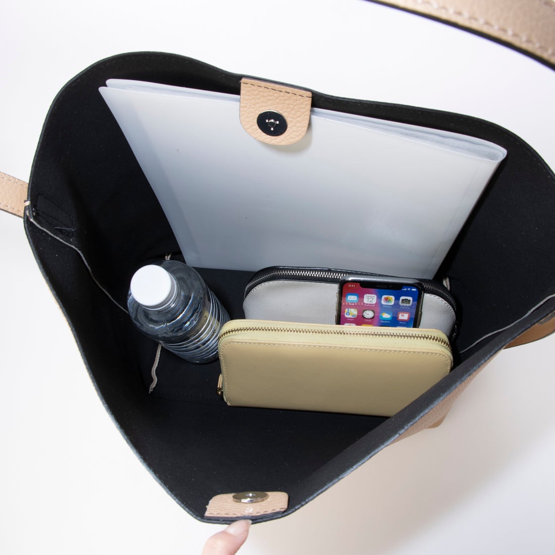 リパーニ RIPANI レザーショルダーバッグ （ホワイト） -レディース