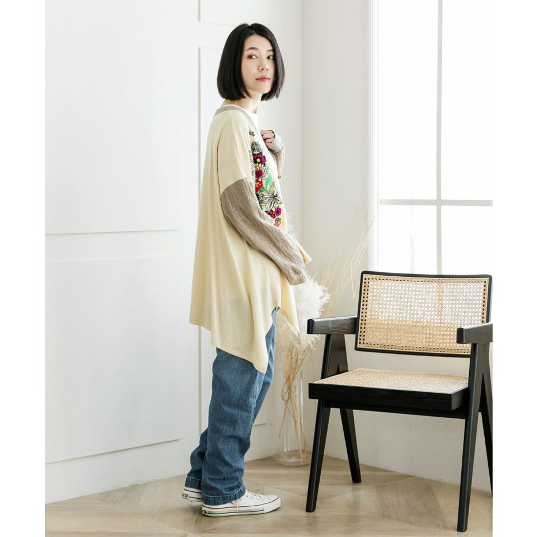 スカラー ScoLar 花刺繍チャイナ釦カーディガン （ベージュ） -靴