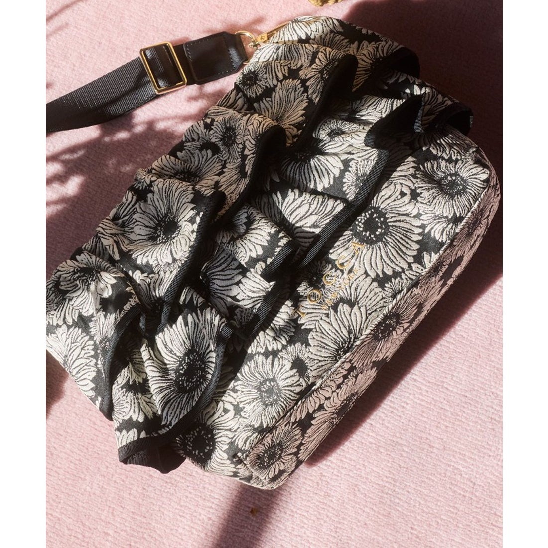 トッカ TOCCA FRILL POCHETTE ポシェット （ベージュ系