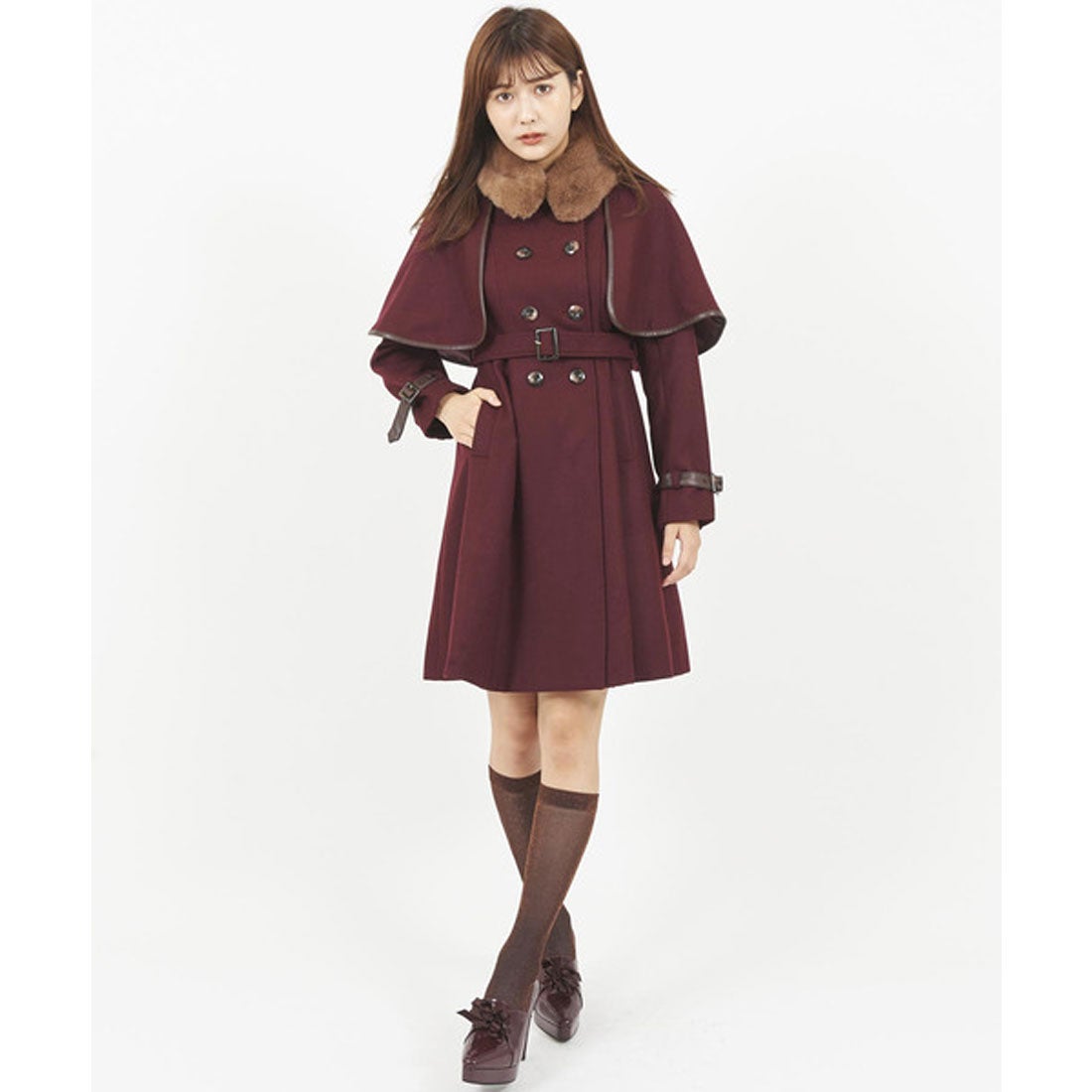 ティティーアンドコー TITTY&CO. ケープ付トレンチコート （レッド