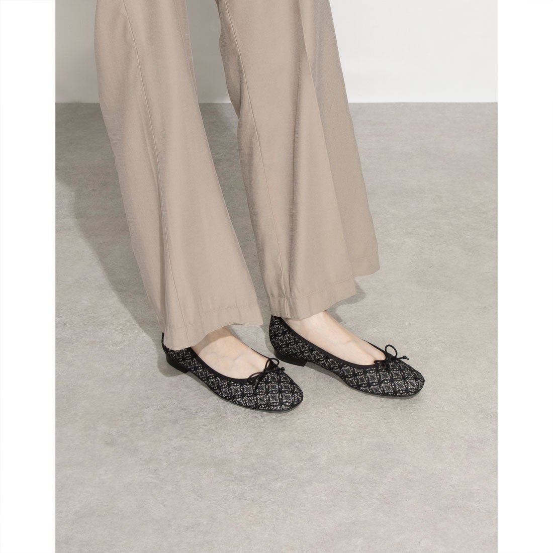 アンリーフ unReef リボンモチーフカッターパンプス （ブラック