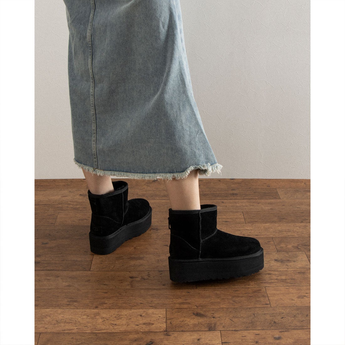 アグ UGG CLASSIC MINI PLATFORM 厚底ムートンブーツ （ブラック