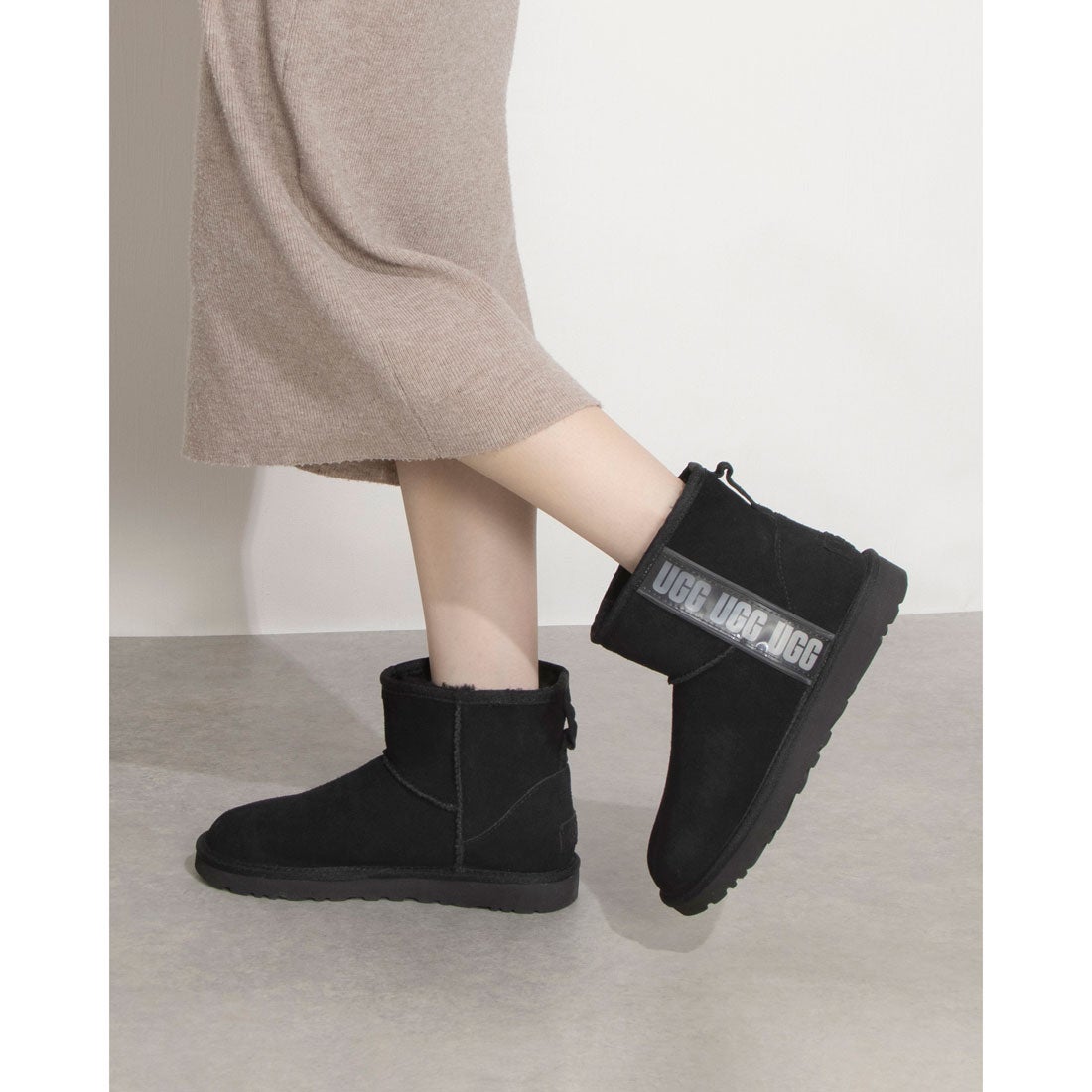 アグ UGG クラシックミニサイドロゴII ブーツ （ブラック） -waja