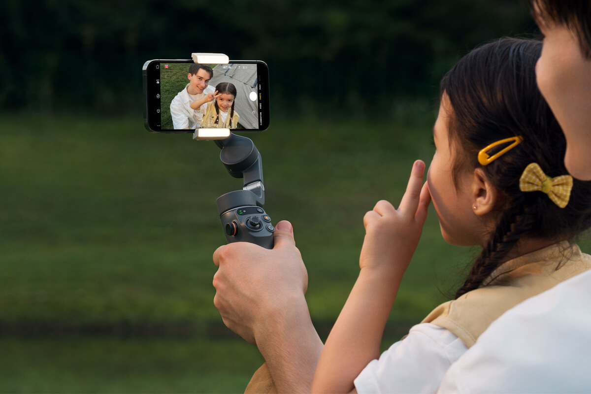 DJI OM 補助ライト内蔵スマートフォンクランプ購入 - DJI Store