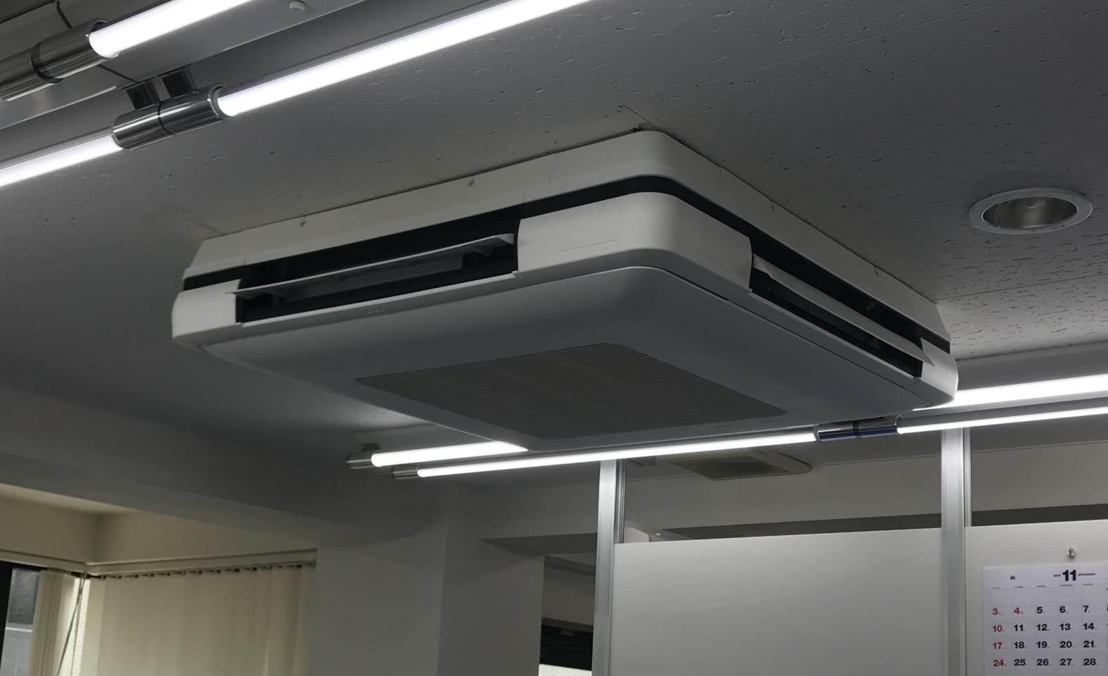 ダイキン(DAIKIN) 業務用エアコン 天吊自在形 ワンダ風流の交換工事