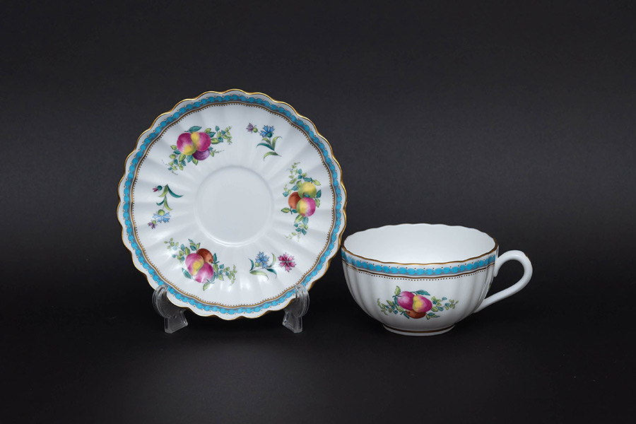 スポード トラップネルスプレイズ ティーカップ＆ソーサー（ロー）を