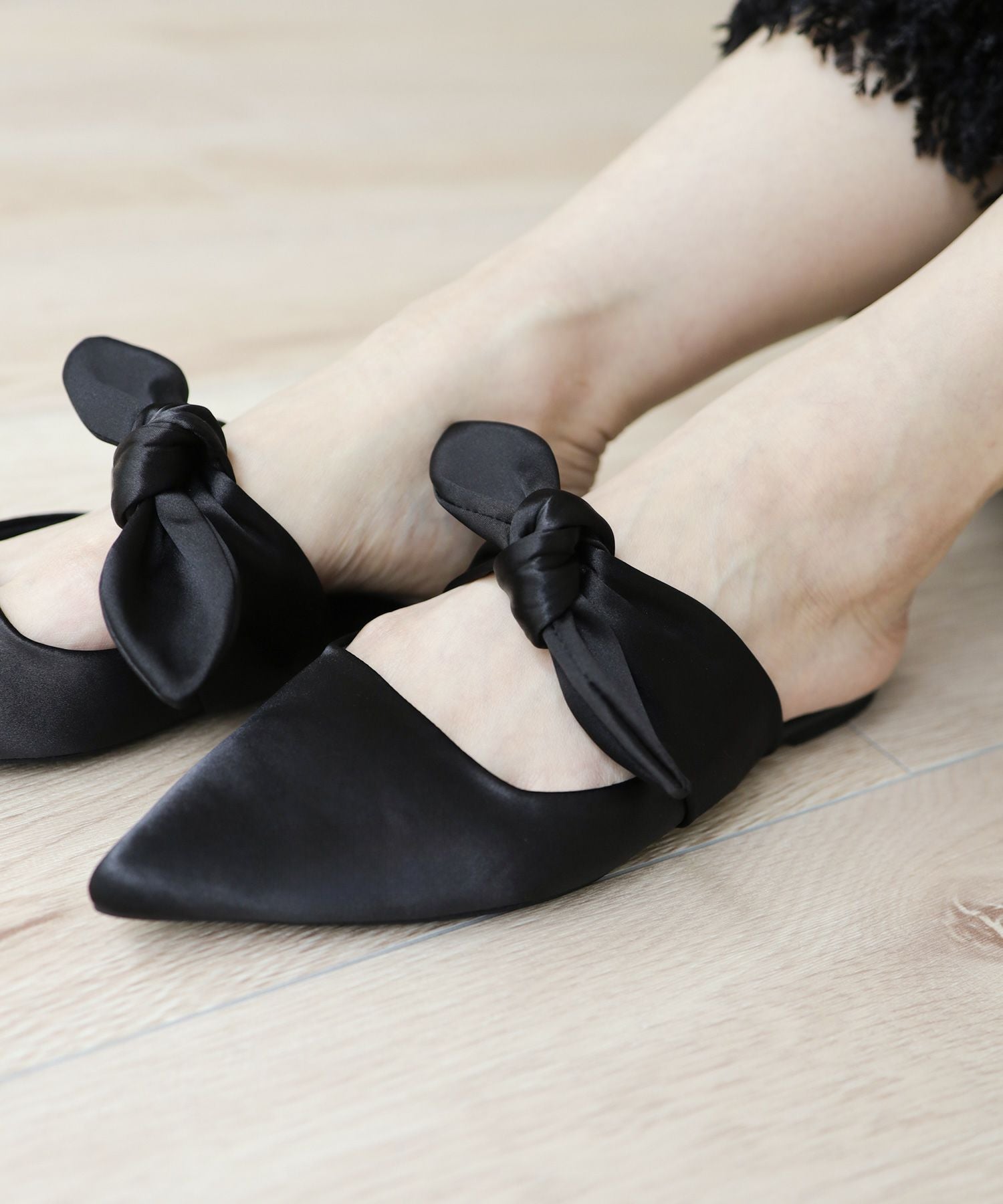 ポインテッドトゥフラットリボンミュール△返品不可 | SESTO(セスト