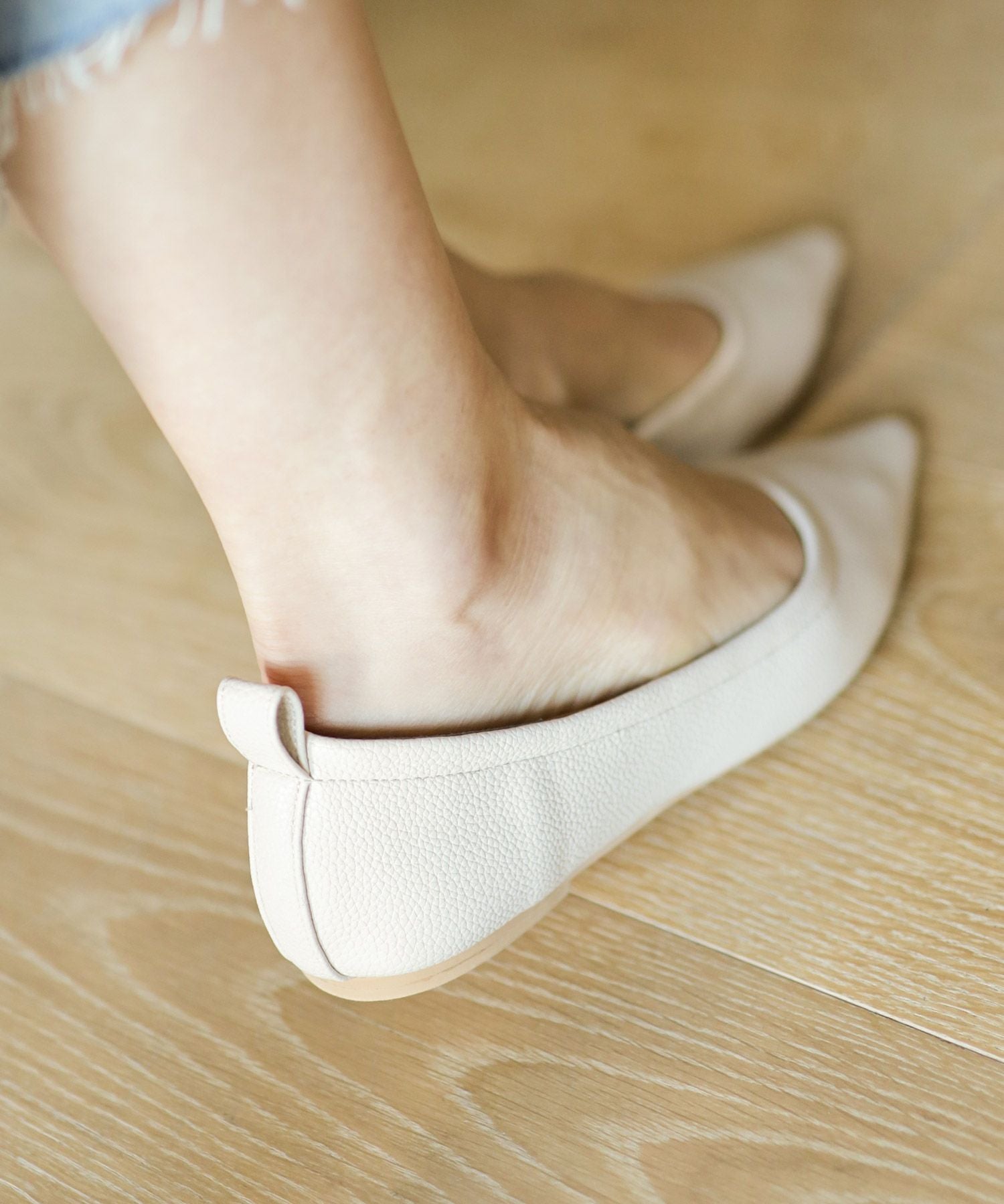 柔らか素材ポインテッドトゥフラットパンプス 一部4月上旬入荷予定