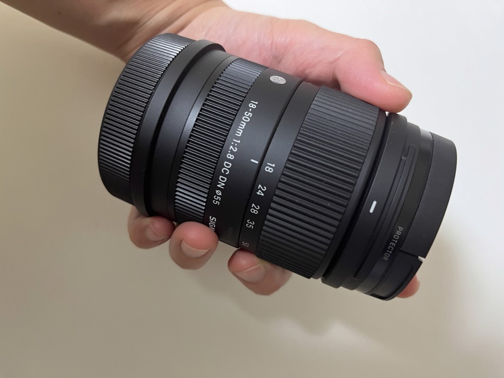 18-50mm F2.8 DC DN | Contemporary / Lマウント用: 交換レンズ