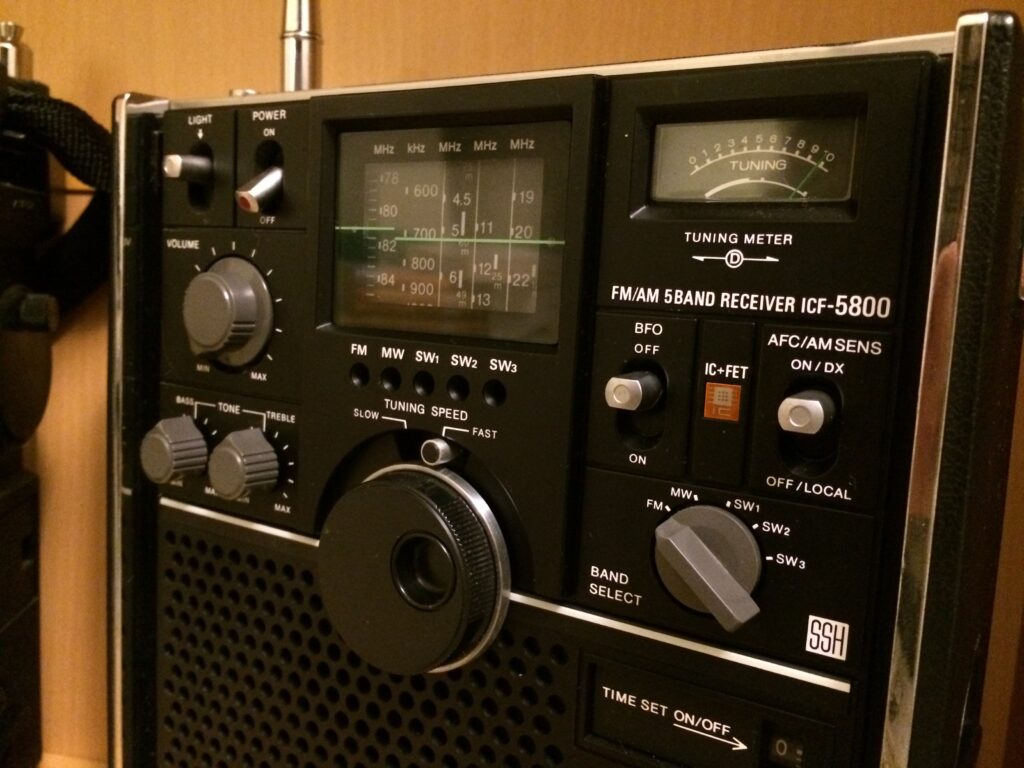 ソニー ICF-5800 – BCLブームの火付け役 | 【昭和レトロ】ゴールデン
