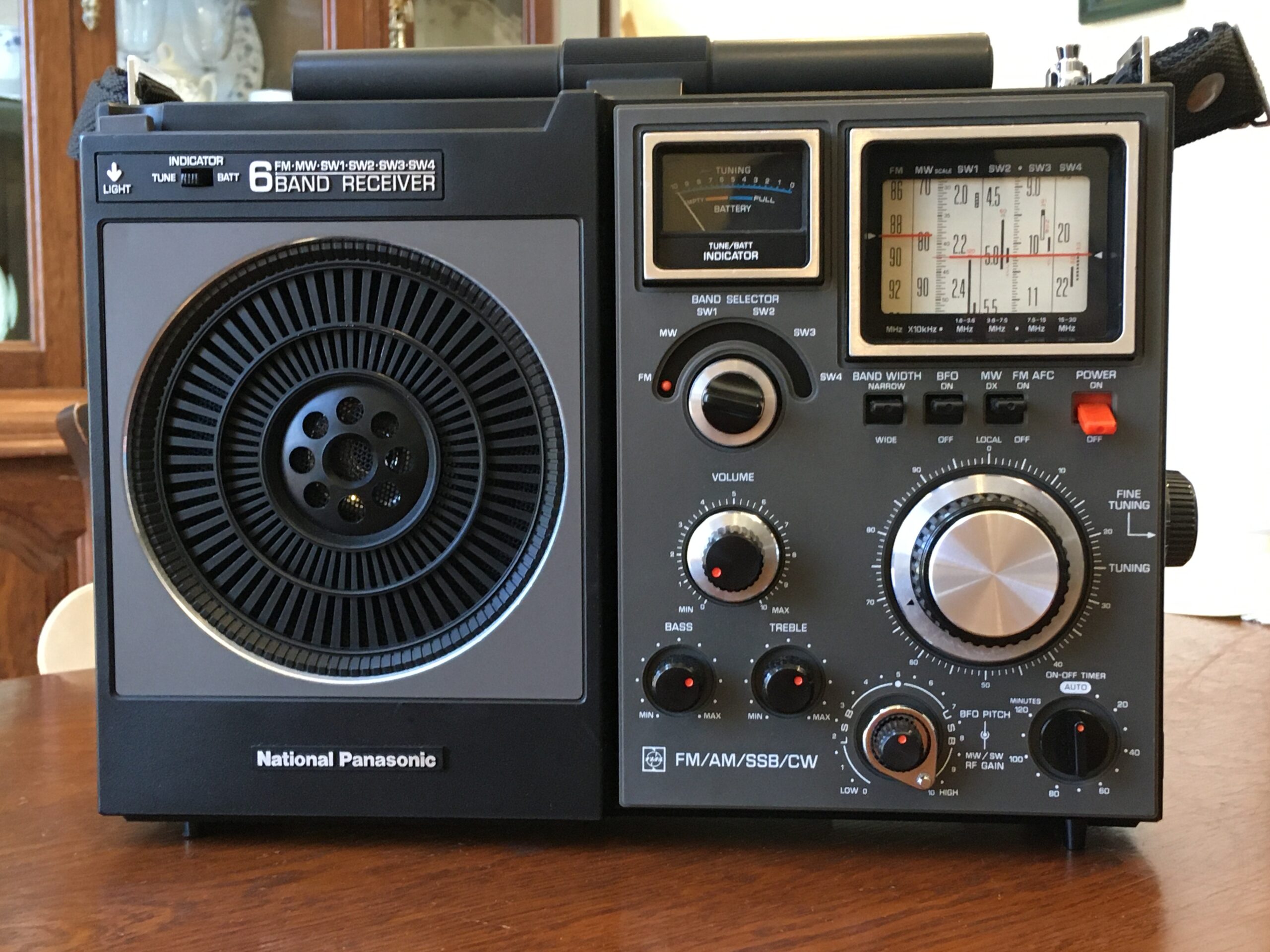 ナショナル RF-1188 – 微妙なポジションの高級BCLラジオ | 【昭和