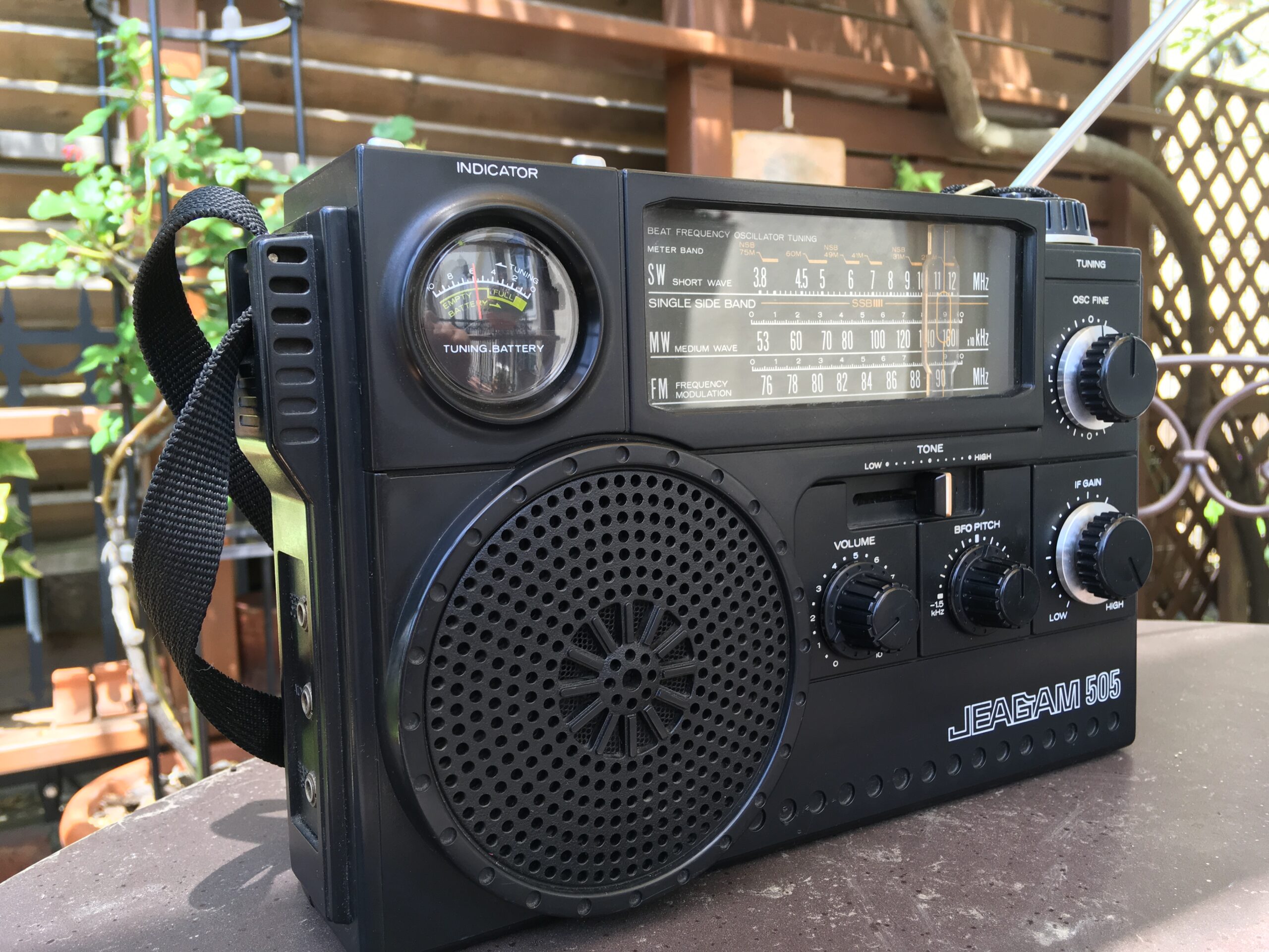 三菱 JP-505 – とても高性能なのに惜しいBCLラジオ | 【昭和レトロ