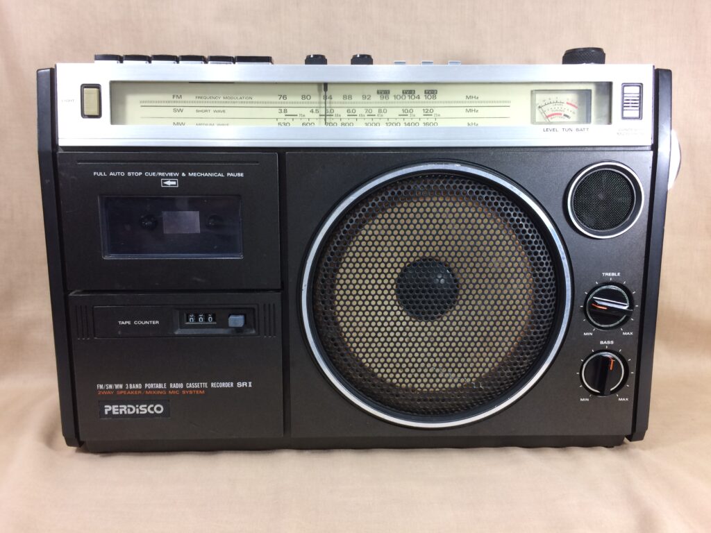 日立 TRK-5240 – 大口径のホワイトコーンを大出力で鳴らす愉悦