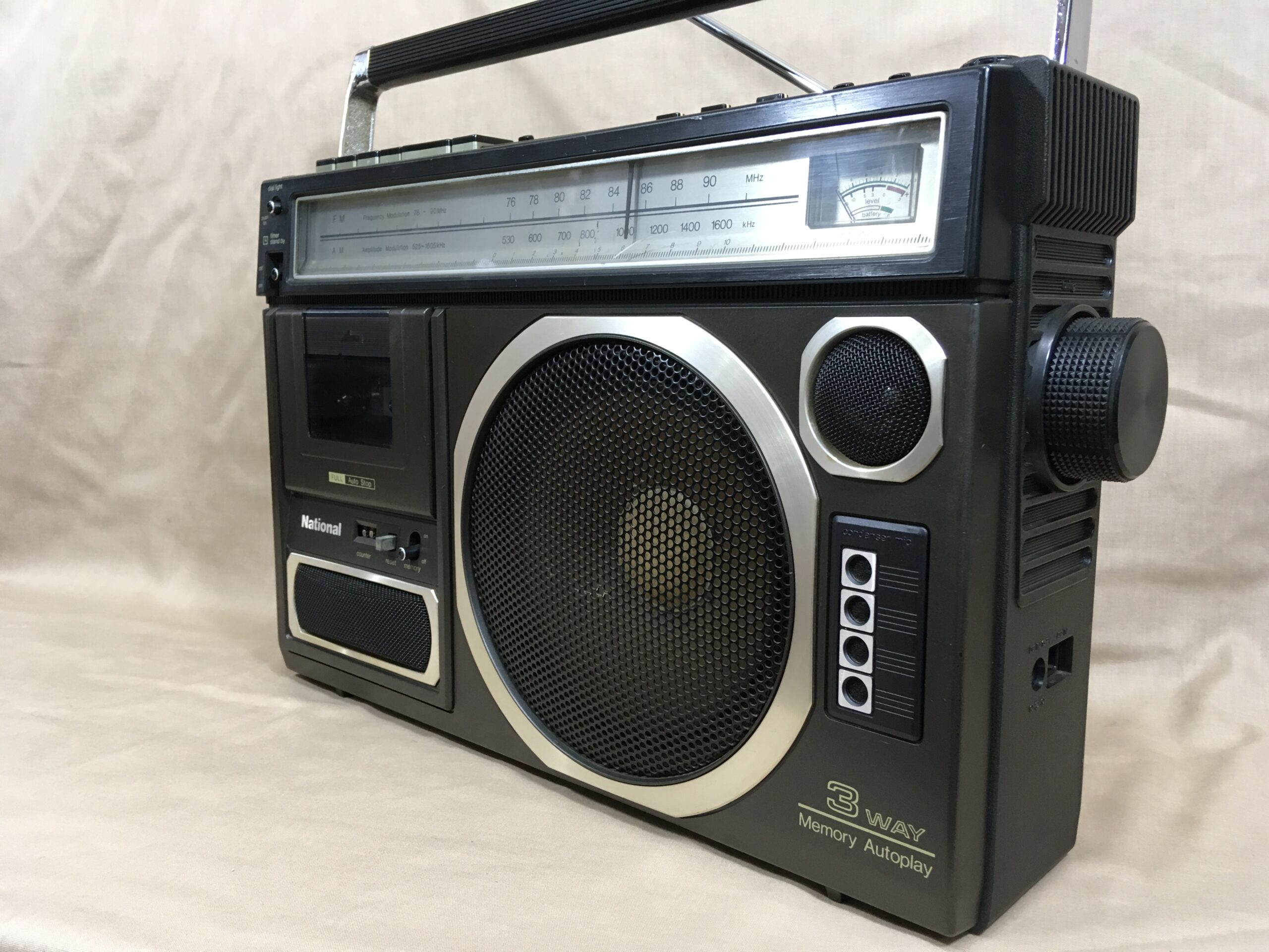 ナショナル RQ-568 – 3ウェイスピーカーで音質を極めたモノラル