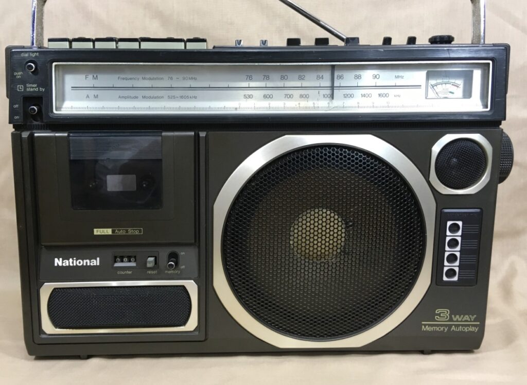 ナショナル RQ-568 – 3ウェイスピーカーで音質を極めたモノラル