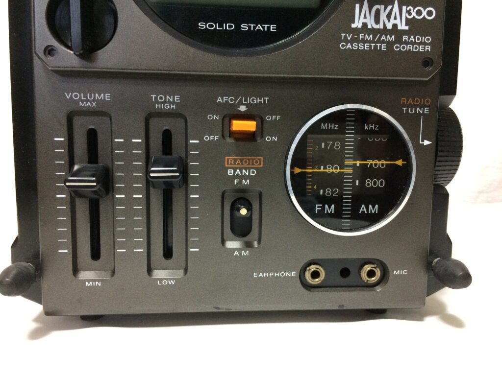 ソニー FX-300 – ユニークな直方体フォルムのテレビ一体型ラジカセ