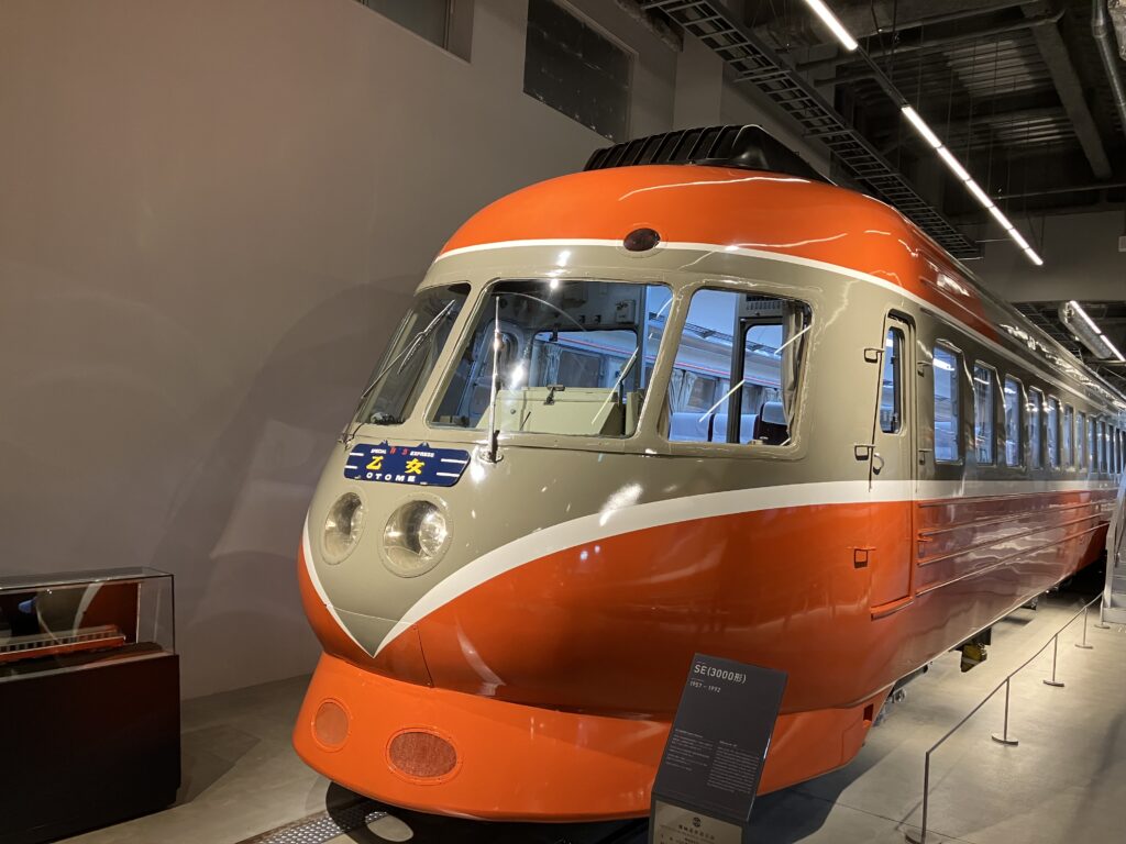 小田急 ロマンスカー – 憧れの展望席で知られるスーパーエクスプレス
