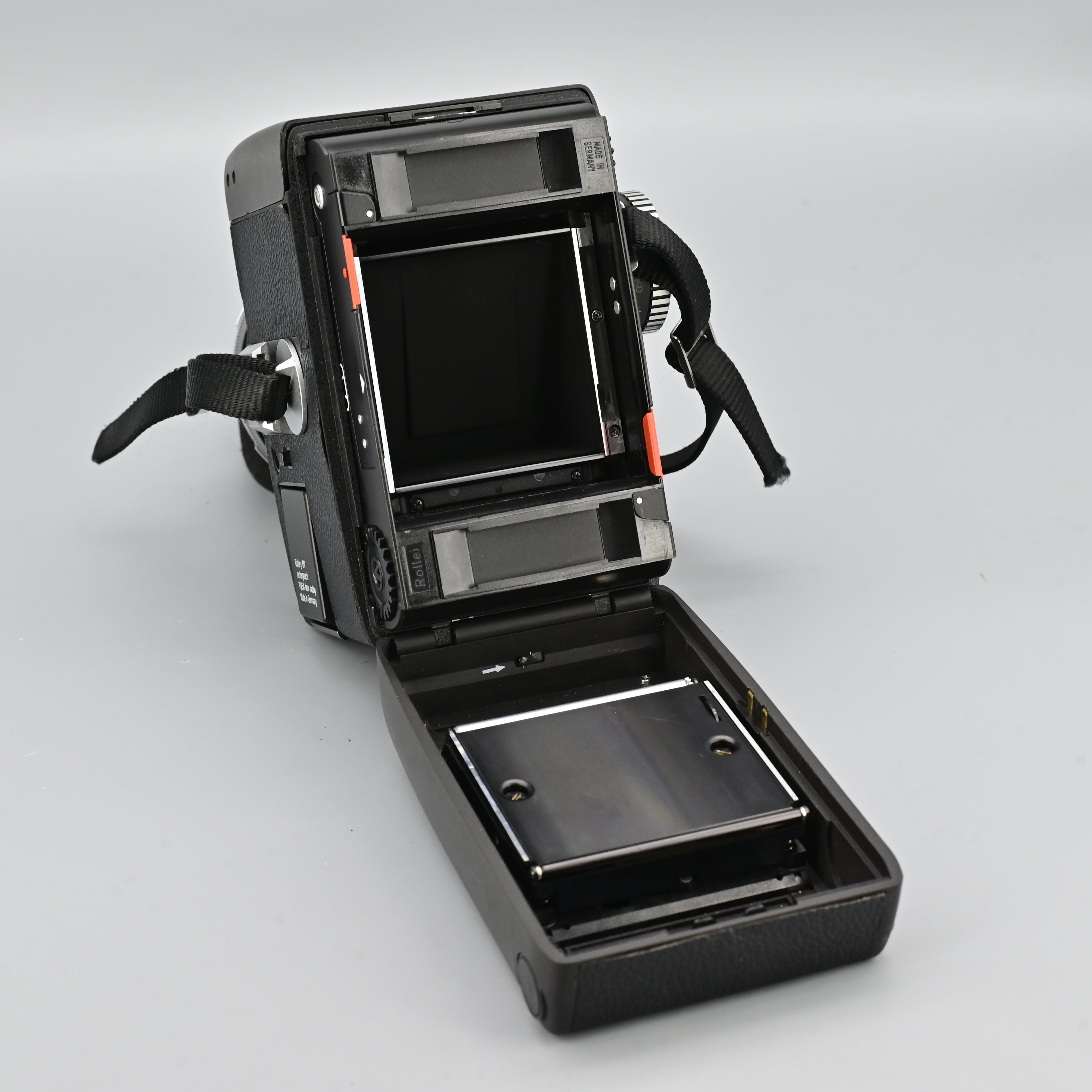 Rolleiflex SLX + Rollei-HFT Planar 80MM F2.8. – SHOWA