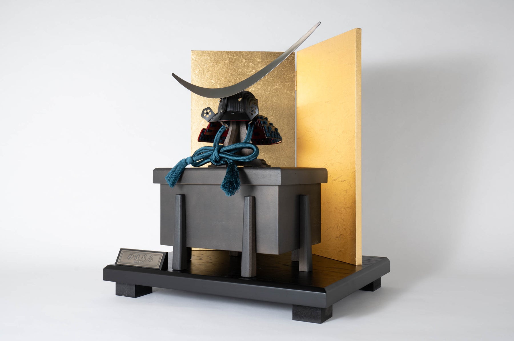 漆黒兜飾り 三分の一 雄山作 伊達政宗｜端午の節句 五月人形 兜