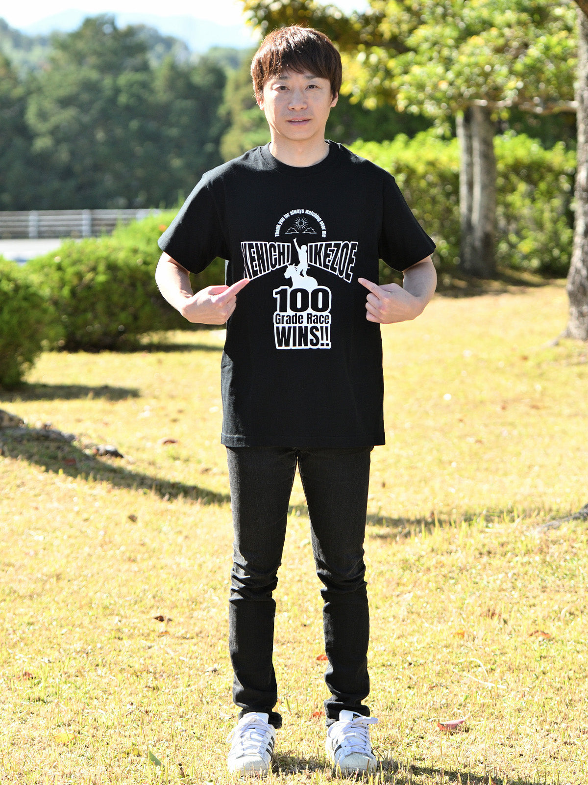 池添謙一騎手重賞100勝メモリアル・Tシャツ(黒)｜netkeiba