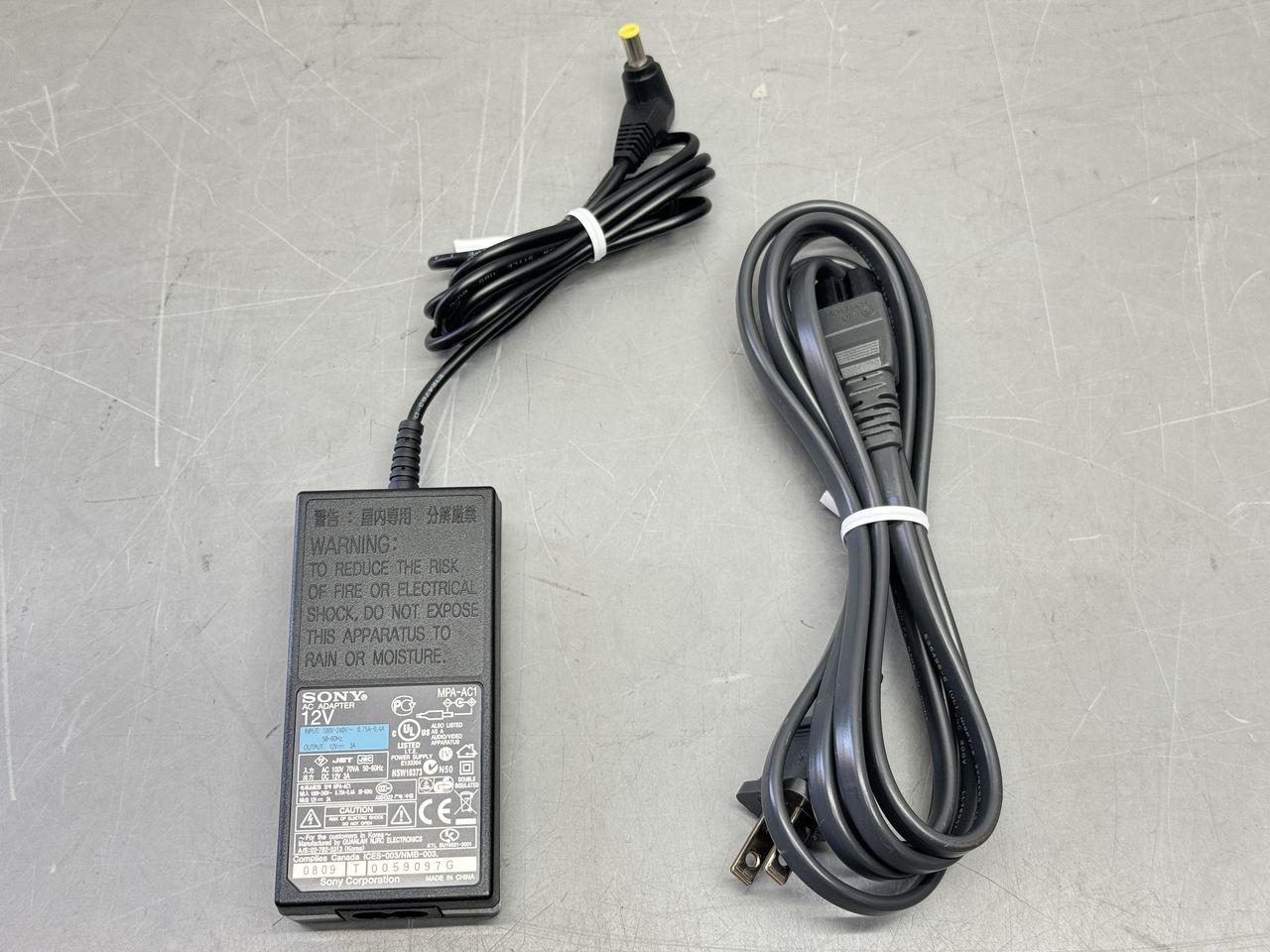 PXW-Z280/Z190に使えるコンパクトな純正(？)ACアダプターの紹介