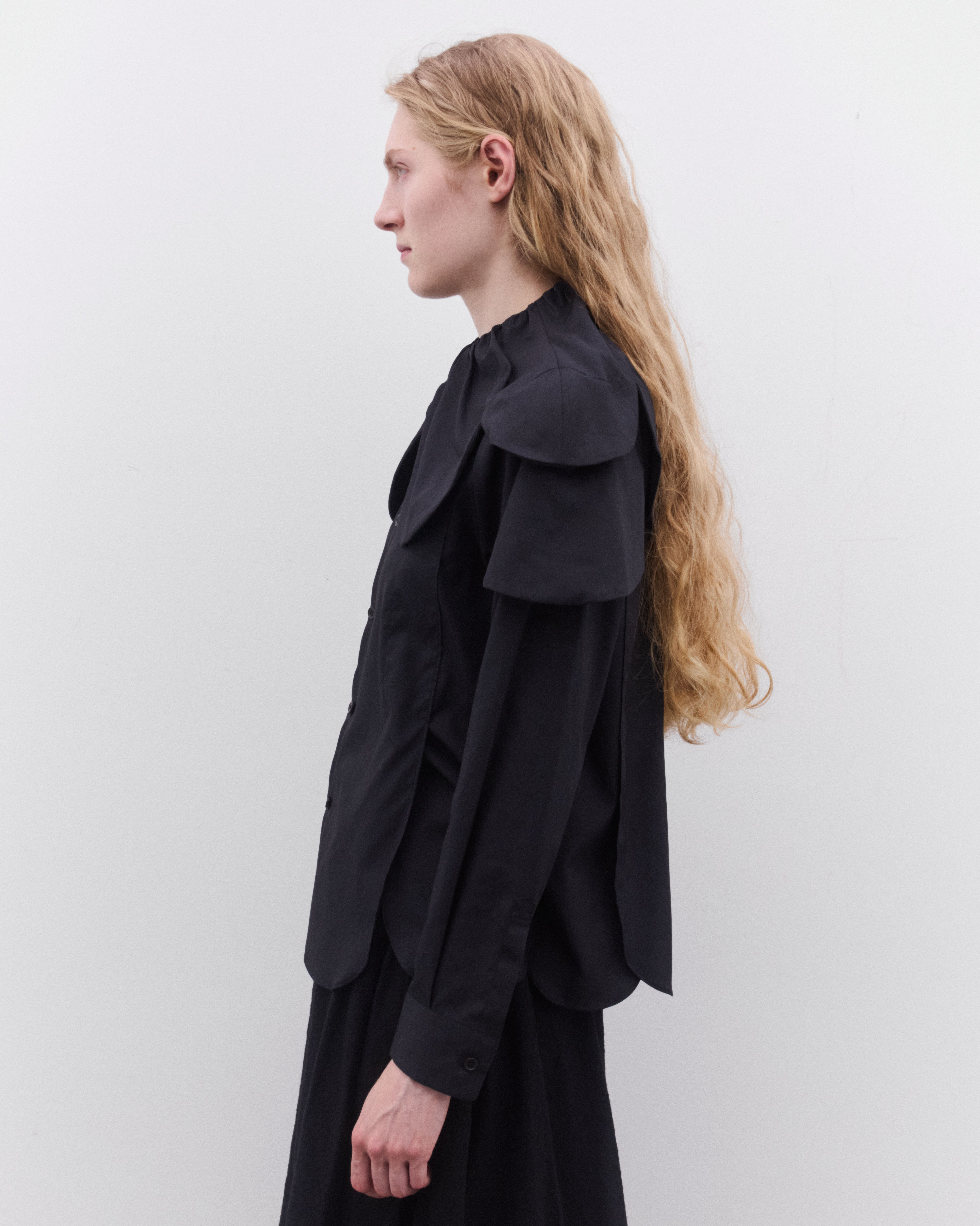 Noir Kei Ninomiya: Women's Petal Collar Shirt (Black) | DSML E-SHOP