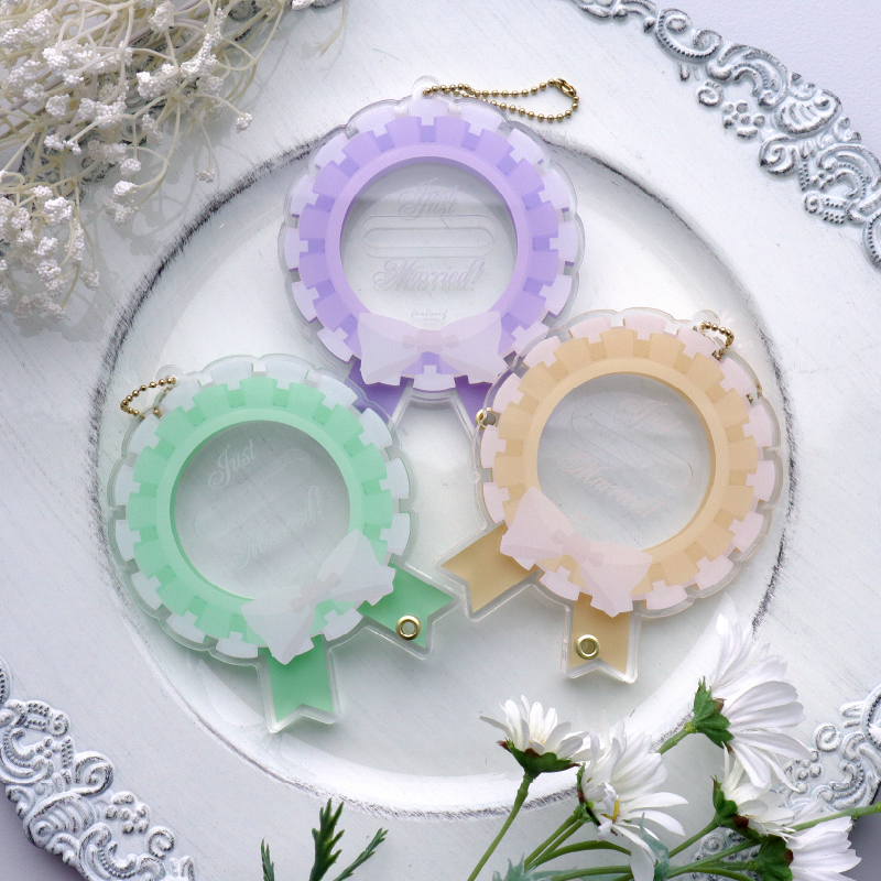 缶バッジアクリルフレーム ウェディングロゼット ホワイトベージュ