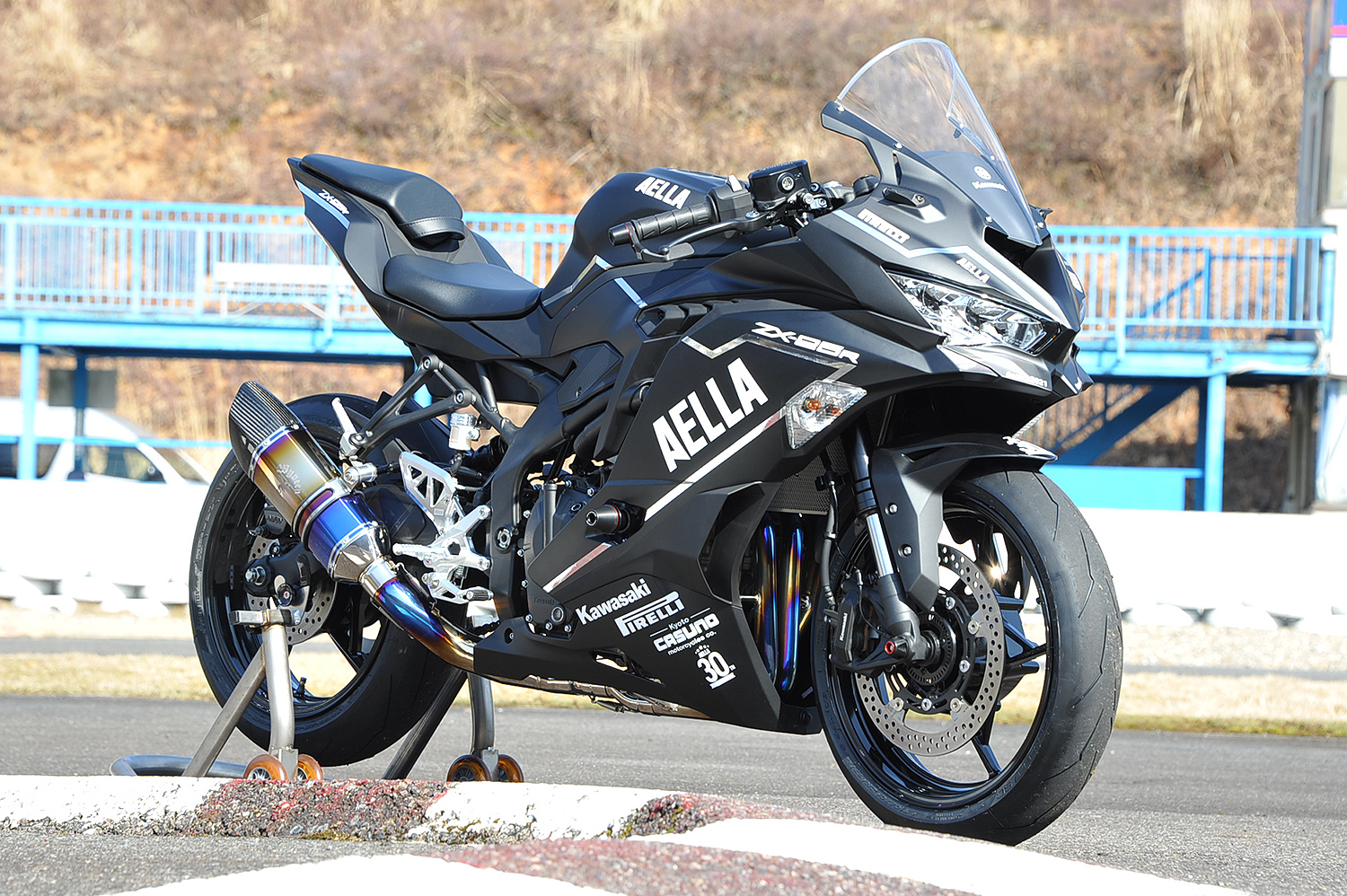 Frame slider (Kawasaki ZX-25R/ ZX-4R) | AELLA オンラインショップ