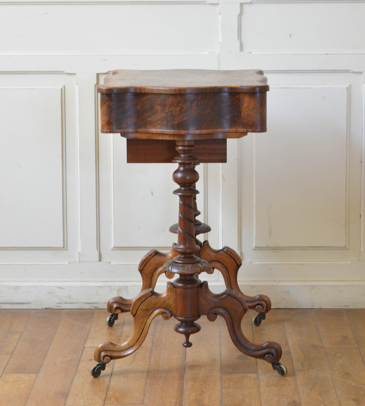 アンティークソーイングテーブル – 英国アンティーク家具専門店 神戸