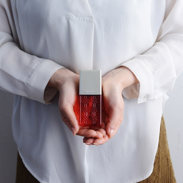 芳醇な香りのサラつやヘアに ダマスクローズヘアオイル／E STANDARD