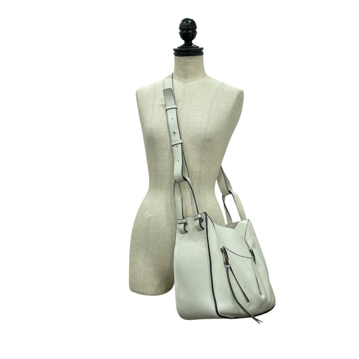 LOEWE(ロエベ) ミディアムショルダーバッグ ホワイト｜【公式