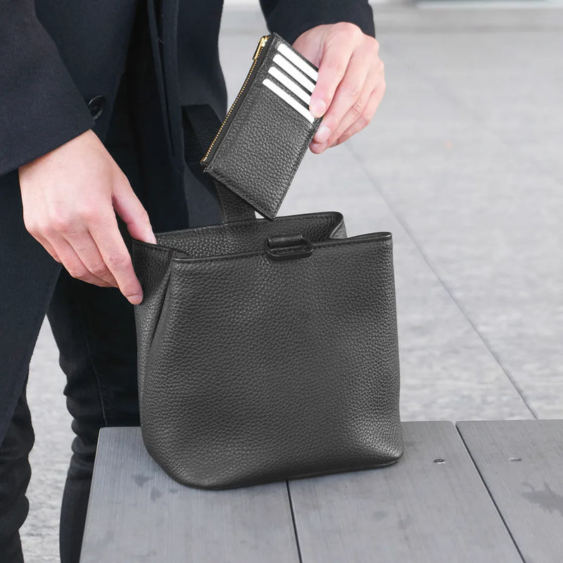 巾着レザーバッグ ブラック – HushTug