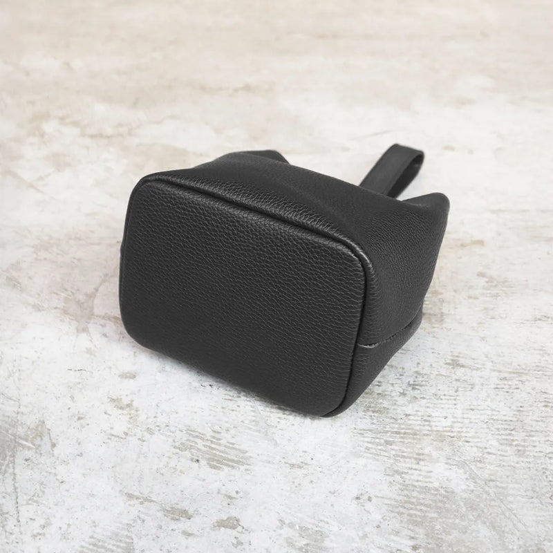 巾着レザーバッグ ブラック – HushTug