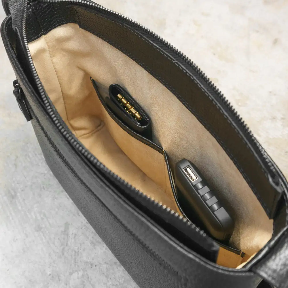 レザーショルダーバッグ ブラック – HushTug