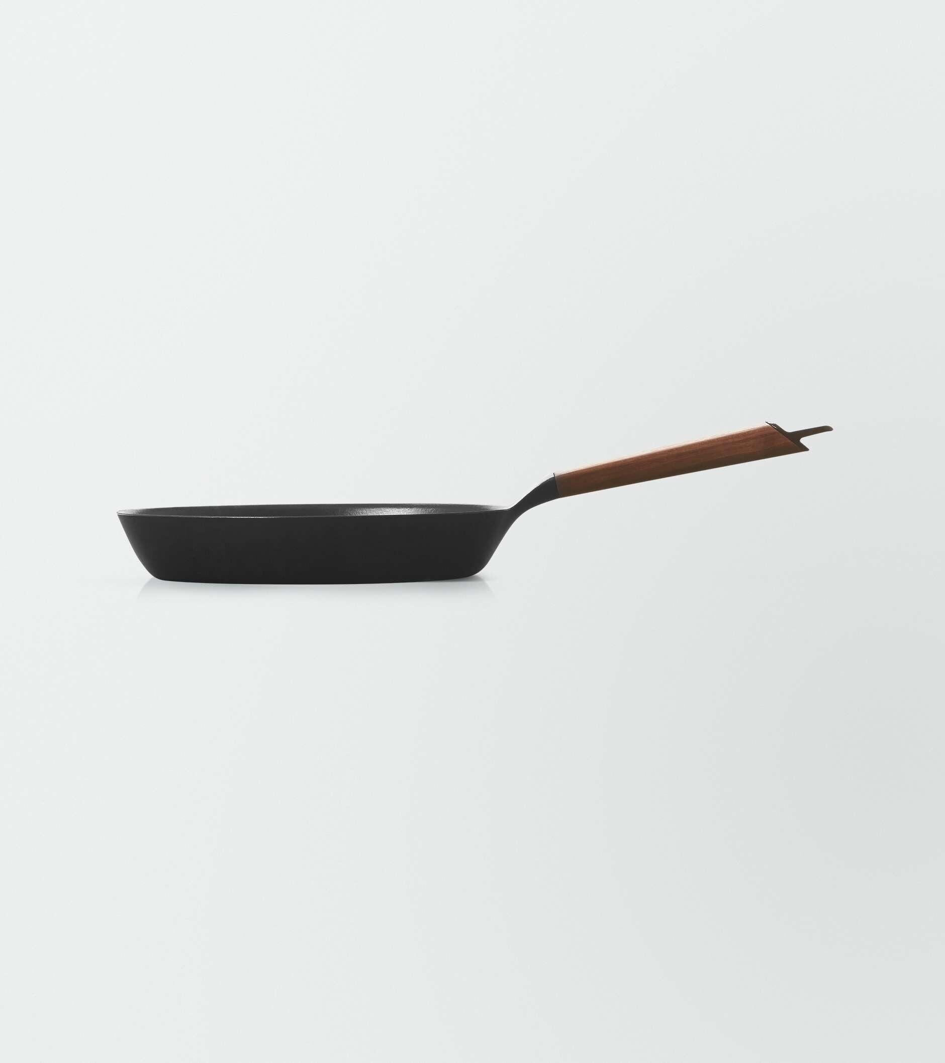 フライパン 26cm[ウォールナット］ | バーミキュラ公式オンライン