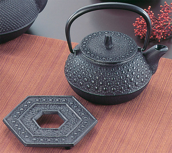 楽天市場】【送料無料】鉄分補給にどうぞ！岩鋳 南部鉄器 『 新急須 5