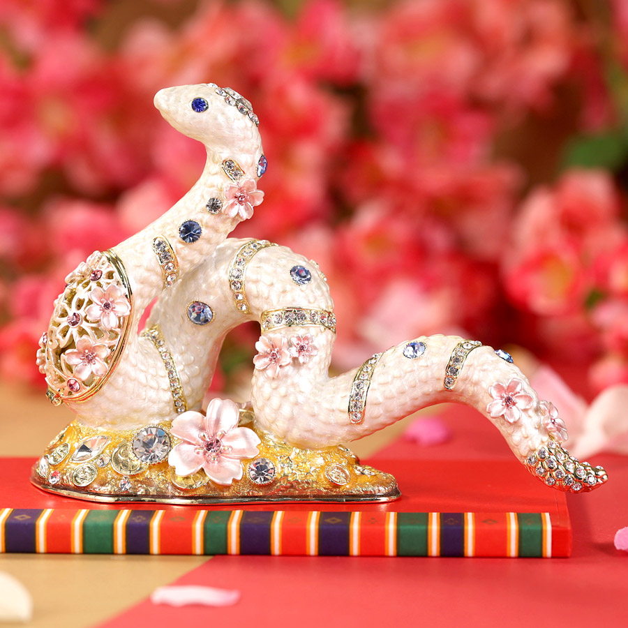 楽天市場】＜桜白蛇＞白蛇 巳年 干支の置物 ジュエリーボックス