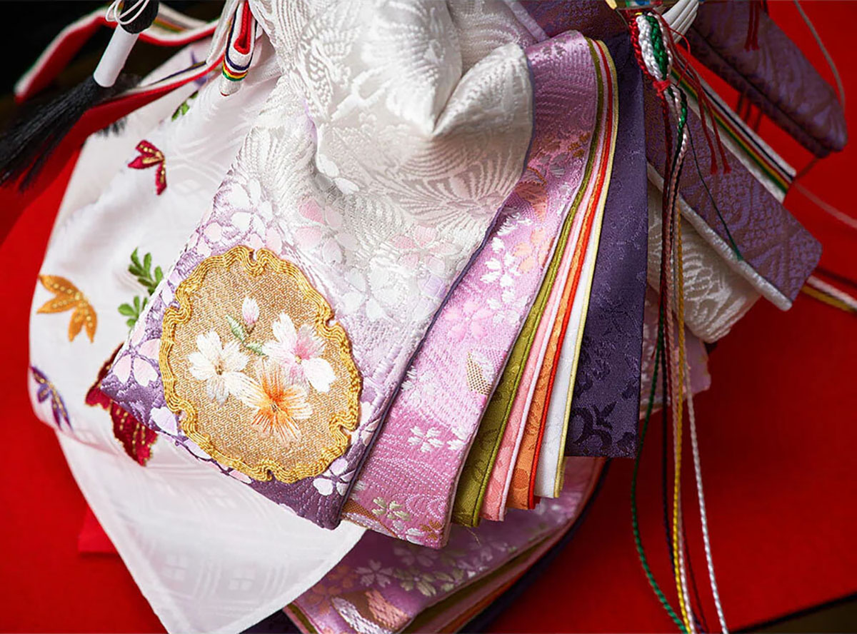 雛人形 立雛飾り 衣裳着 金彩刺繍 三五親王 立親王飾り 人形の久月