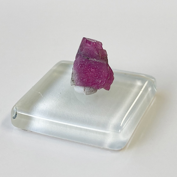 アフガニスタン産ルビー原石 標本 蛍光鉱物（送料無料
