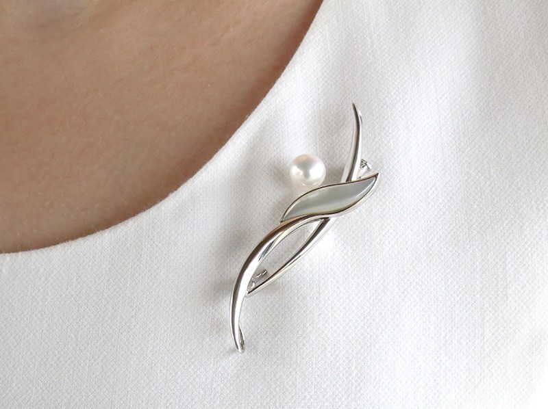 アコヤ真珠/白蝶貝 ブローチ パール 真珠 ギフト y-b-142 : 三重県真珠